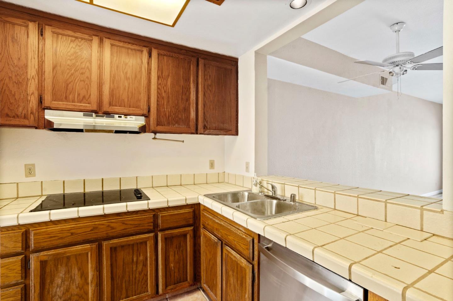 Detail Gallery Image 12 of 31 For 225 E Santa Inez Ave #15,  San Mateo,  CA 94401 - 2 Beds | 2/1 Baths