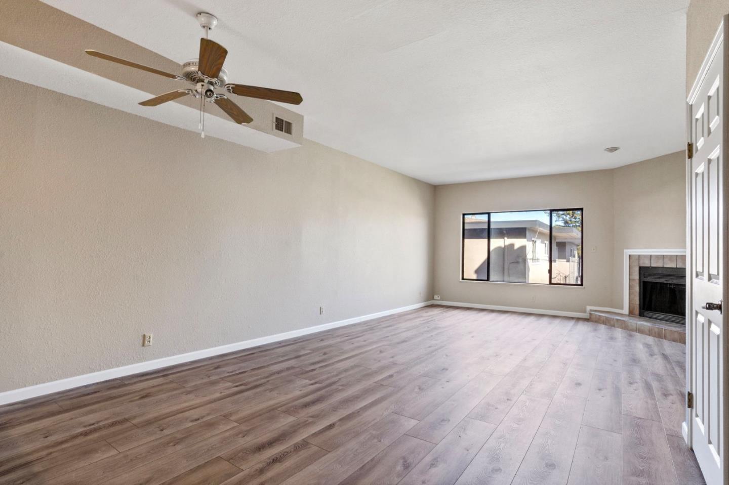 Detail Gallery Image 8 of 31 For 225 E Santa Inez Ave #15,  San Mateo,  CA 94401 - 2 Beds | 2/1 Baths