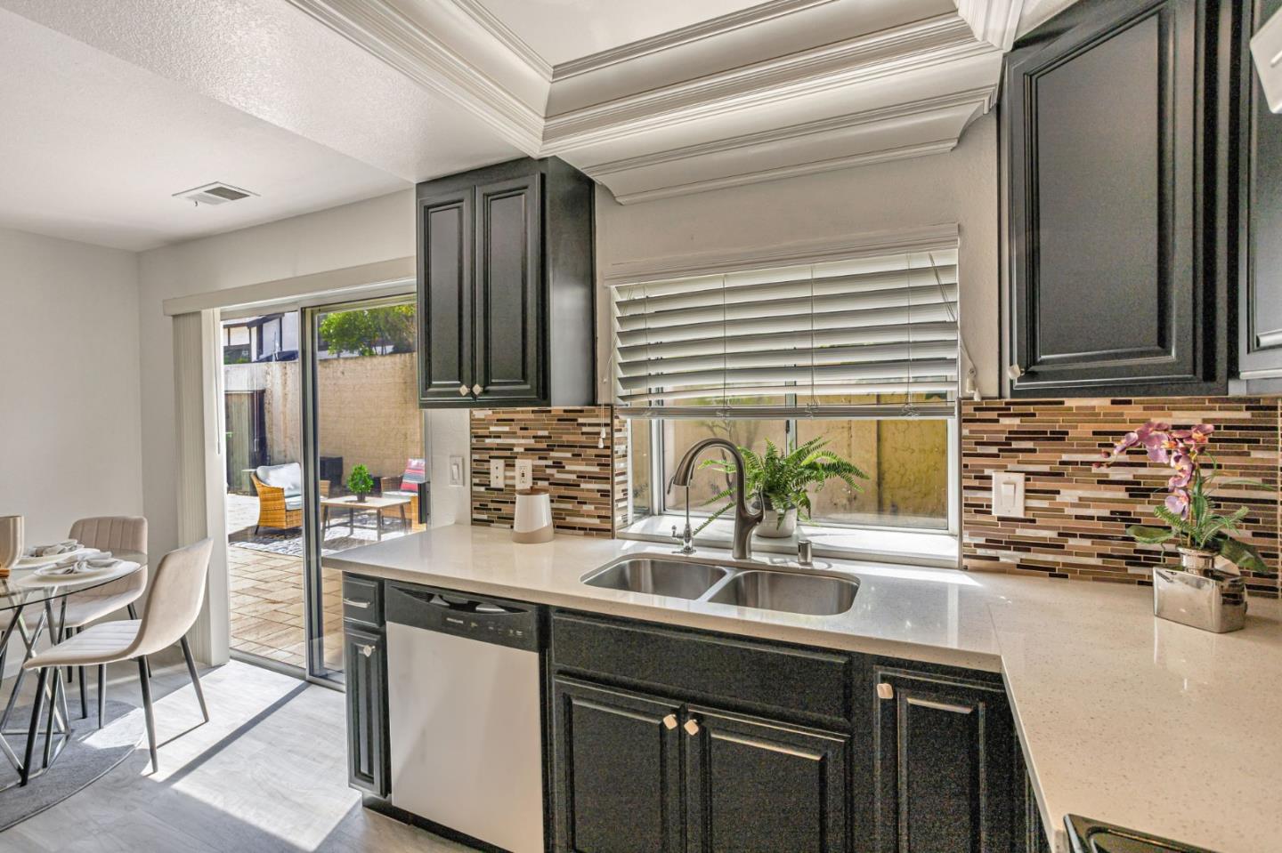 Detail Gallery Image 13 of 38 For 952 Coventry Way, Milpitas,  CA 95035 - 2 Beds | 2/1 Baths