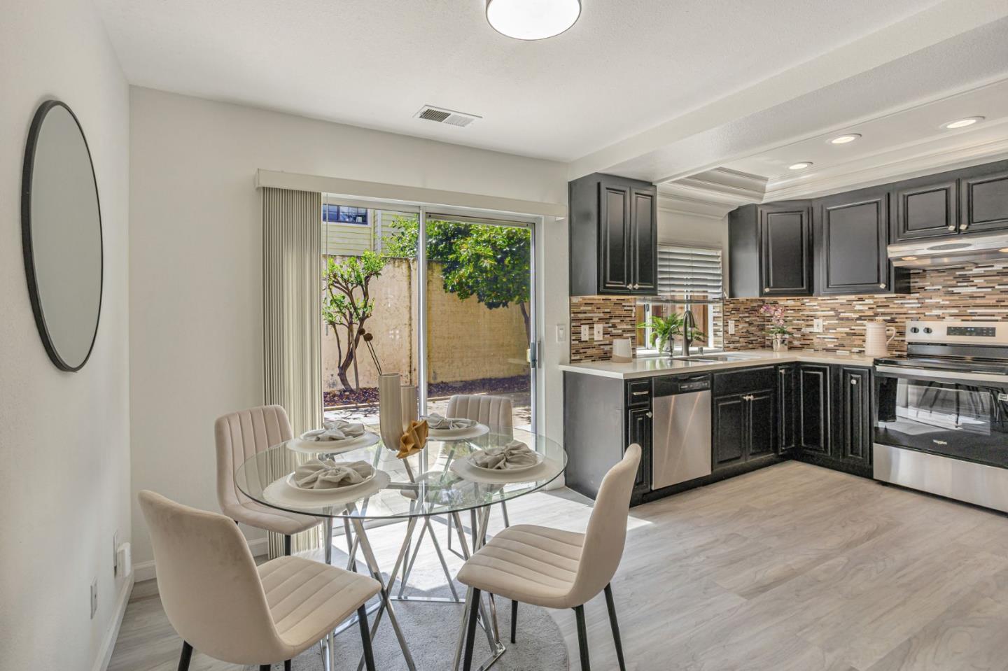 Detail Gallery Image 14 of 38 For 952 Coventry Way, Milpitas,  CA 95035 - 2 Beds | 2/1 Baths
