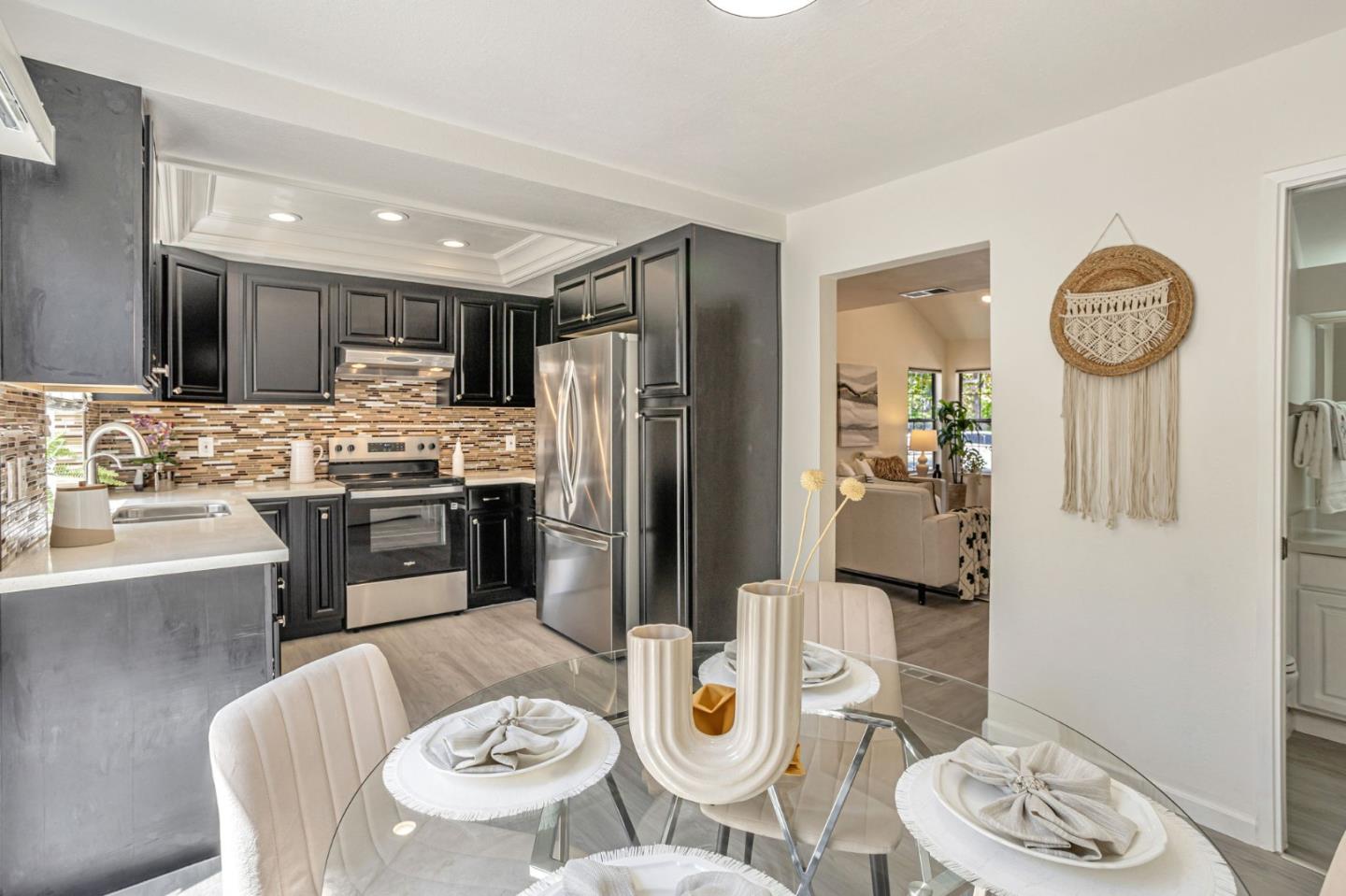 Detail Gallery Image 15 of 38 For 952 Coventry Way, Milpitas,  CA 95035 - 2 Beds | 2/1 Baths
