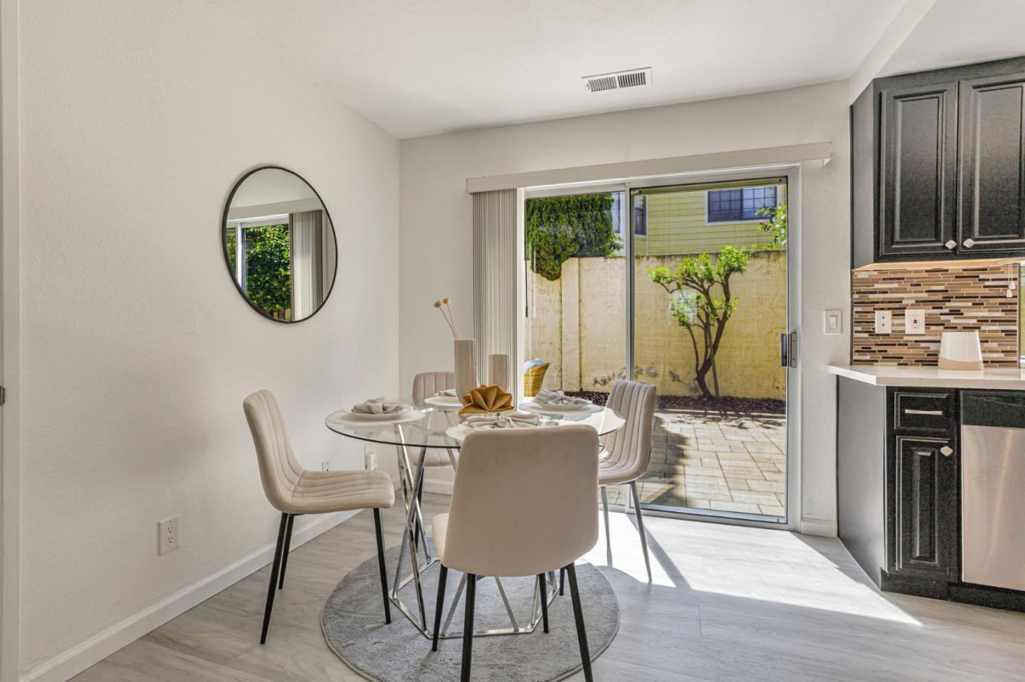 Detail Gallery Image 17 of 38 For 952 Coventry Way, Milpitas,  CA 95035 - 2 Beds | 2/1 Baths