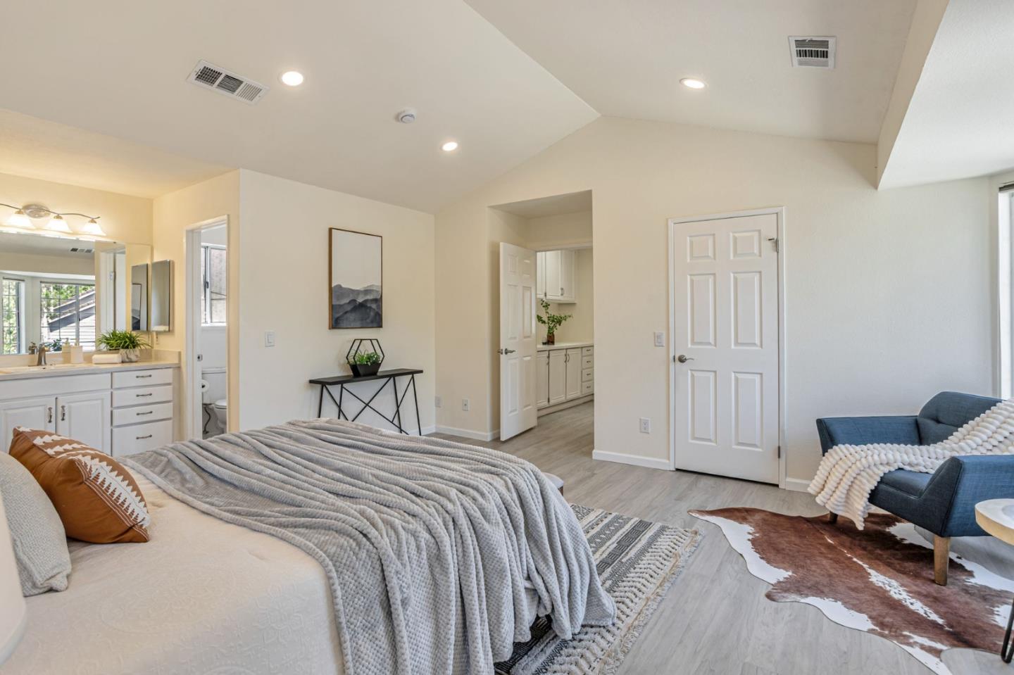 Detail Gallery Image 20 of 38 For 952 Coventry Way, Milpitas,  CA 95035 - 2 Beds | 2/1 Baths