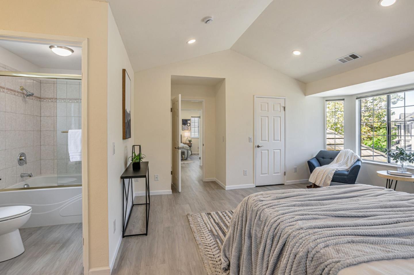 Detail Gallery Image 21 of 38 For 952 Coventry Way, Milpitas,  CA 95035 - 2 Beds | 2/1 Baths