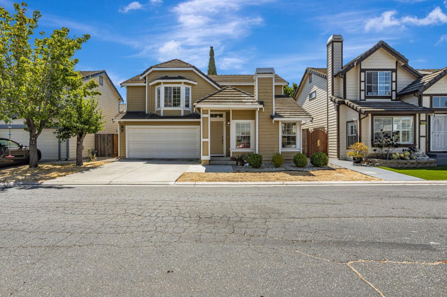 Detail Gallery Image 3 of 38 For 952 Coventry Way, Milpitas,  CA 95035 - 2 Beds | 2/1 Baths