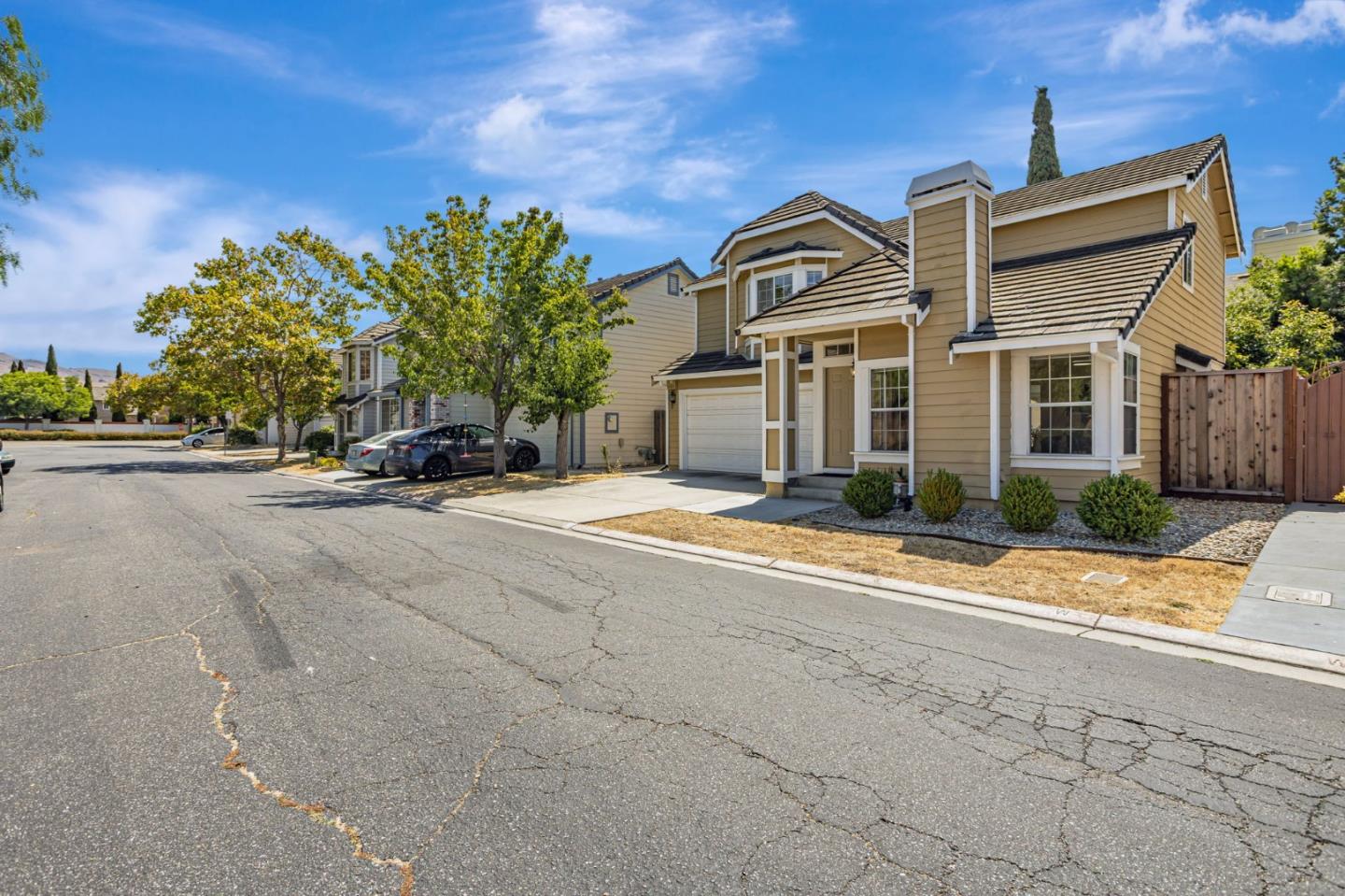 Detail Gallery Image 5 of 38 For 952 Coventry Way, Milpitas,  CA 95035 - 2 Beds | 2/1 Baths