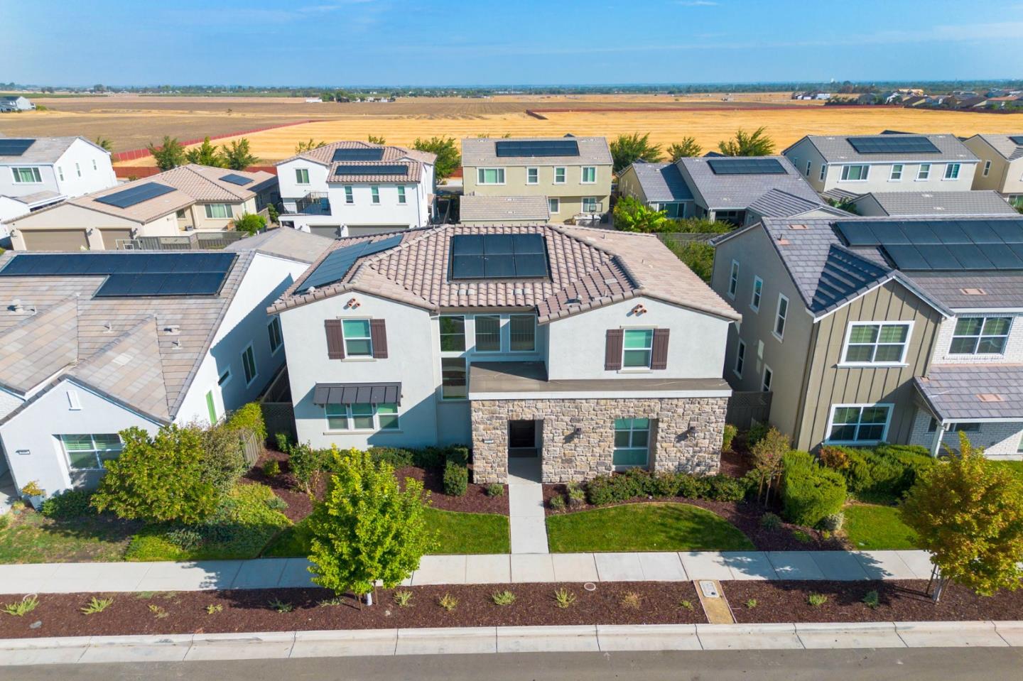 Detail Gallery Image 2 of 56 For 2659 Cordelia Ln, Tracy,  CA 95377 - 5 Beds | 3/1 Baths