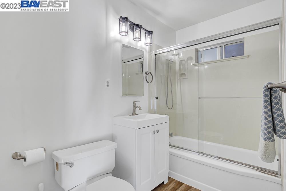 Detail Gallery Image 10 of 27 For 2285 Star Ave, Castro Valley,  CA 94546 - 3 Beds | 2 Baths
