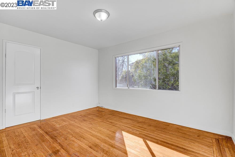 Detail Gallery Image 12 of 27 For 2285 Star Ave, Castro Valley,  CA 94546 - 3 Beds | 2 Baths