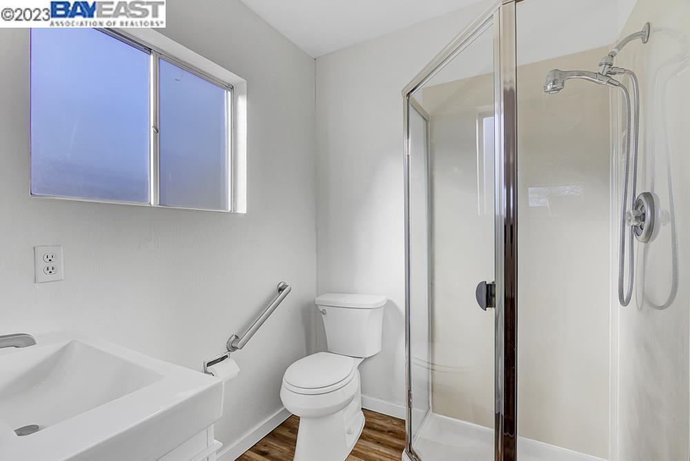 Detail Gallery Image 16 of 27 For 2285 Star Ave, Castro Valley,  CA 94546 - 3 Beds | 2 Baths