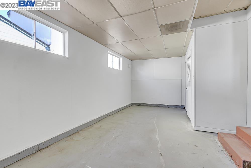Detail Gallery Image 17 of 27 For 2285 Star Ave, Castro Valley,  CA 94546 - 3 Beds | 2 Baths
