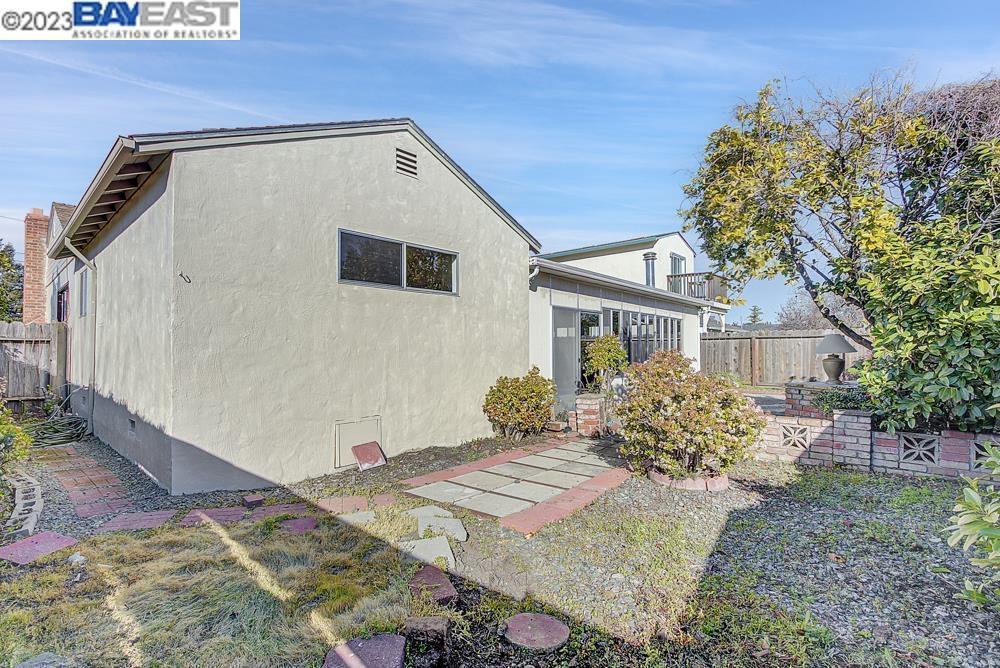 Detail Gallery Image 24 of 27 For 2285 Star Ave, Castro Valley,  CA 94546 - 3 Beds | 2 Baths
