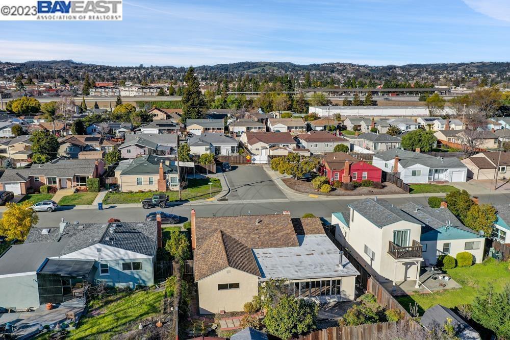 Detail Gallery Image 25 of 27 For 2285 Star Ave, Castro Valley,  CA 94546 - 3 Beds | 2 Baths
