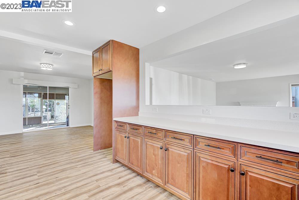 Detail Gallery Image 5 of 27 For 2285 Star Ave, Castro Valley,  CA 94546 - 3 Beds | 2 Baths