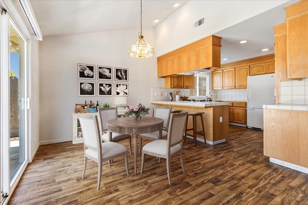 Detail Gallery Image 11 of 37 For 329 Westminster Dr, Salinas,  CA 93906 - 3 Beds | 2 Baths