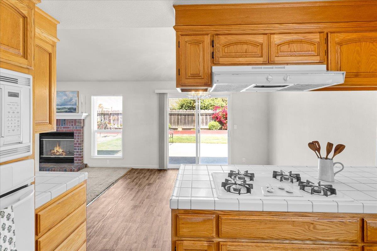 Detail Gallery Image 14 of 37 For 329 Westminster Dr, Salinas,  CA 93906 - 3 Beds | 2 Baths