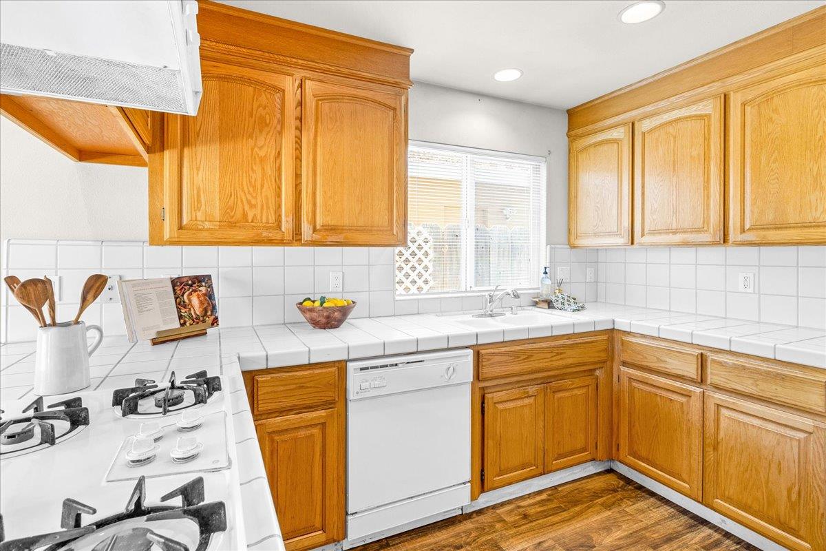 Detail Gallery Image 15 of 37 For 329 Westminster Dr, Salinas,  CA 93906 - 3 Beds | 2 Baths