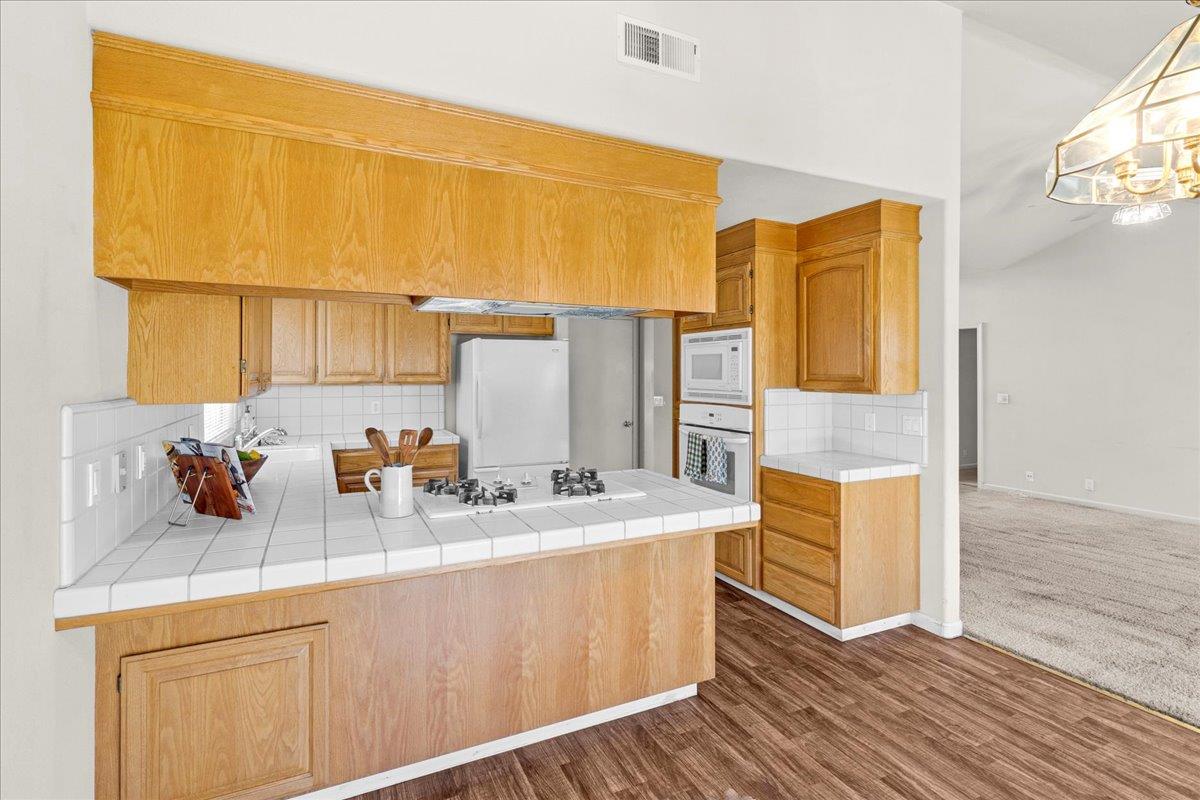 Detail Gallery Image 16 of 37 For 329 Westminster Dr, Salinas,  CA 93906 - 3 Beds | 2 Baths