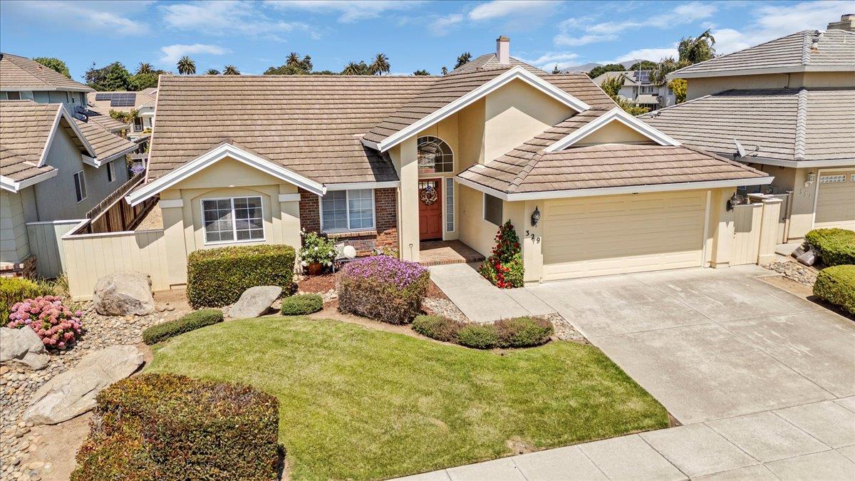 Detail Gallery Image 2 of 37 For 329 Westminster Dr, Salinas,  CA 93906 - 3 Beds | 2 Baths