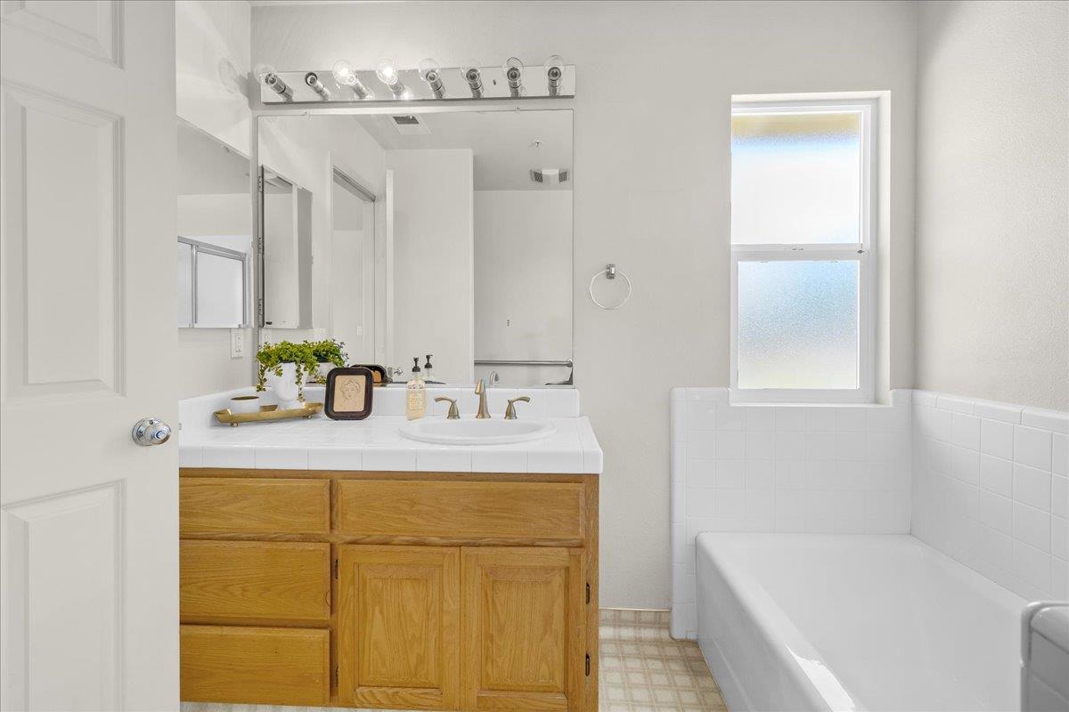 Detail Gallery Image 22 of 37 For 329 Westminster Dr, Salinas,  CA 93906 - 3 Beds | 2 Baths