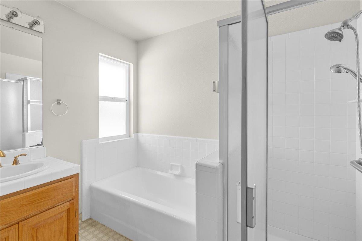 Detail Gallery Image 24 of 37 For 329 Westminster Dr, Salinas,  CA 93906 - 3 Beds | 2 Baths