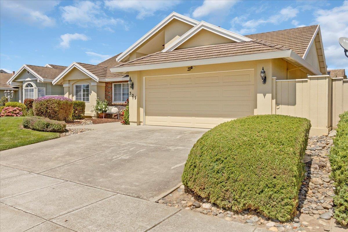 Detail Gallery Image 3 of 37 For 329 Westminster Dr, Salinas,  CA 93906 - 3 Beds | 2 Baths