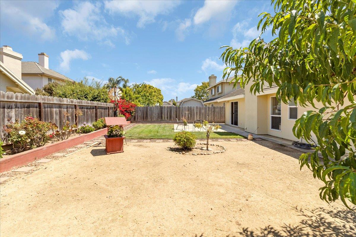 Detail Gallery Image 34 of 37 For 329 Westminster Dr, Salinas,  CA 93906 - 3 Beds | 2 Baths