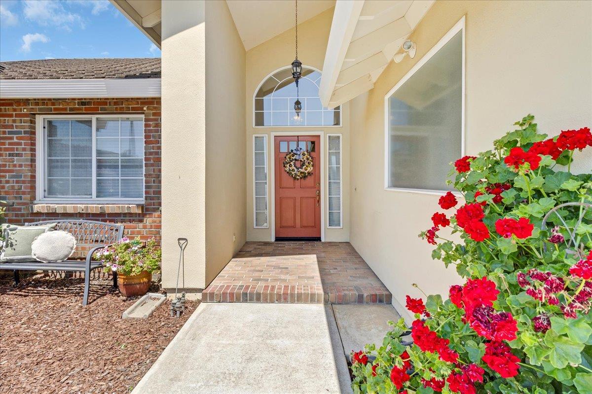 Detail Gallery Image 4 of 37 For 329 Westminster Dr, Salinas,  CA 93906 - 3 Beds | 2 Baths