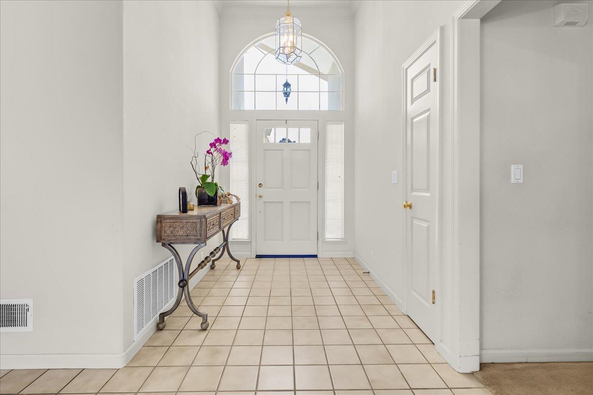 Detail Gallery Image 6 of 37 For 329 Westminster Dr, Salinas,  CA 93906 - 3 Beds | 2 Baths
