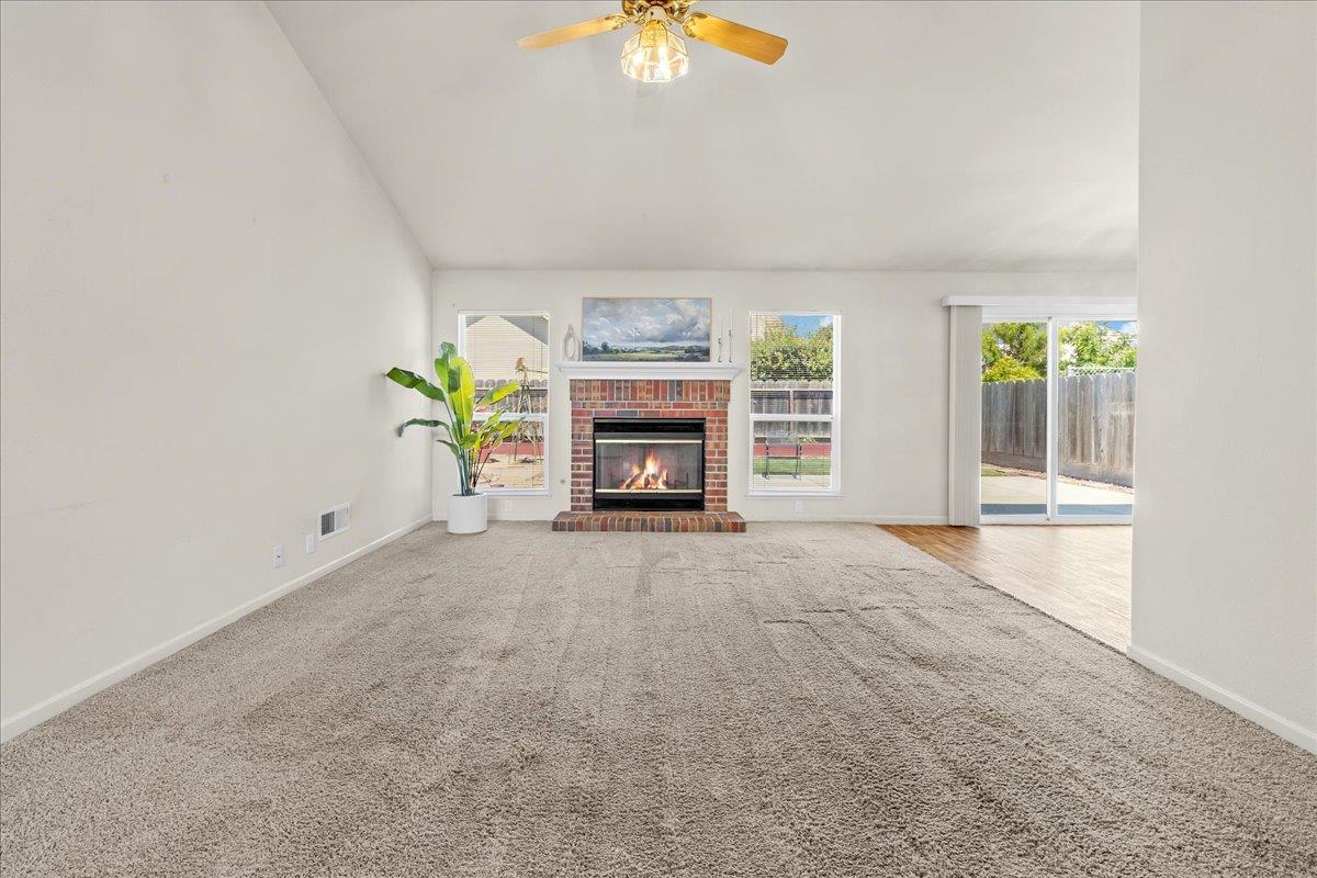 Detail Gallery Image 8 of 37 For 329 Westminster Dr, Salinas,  CA 93906 - 3 Beds | 2 Baths