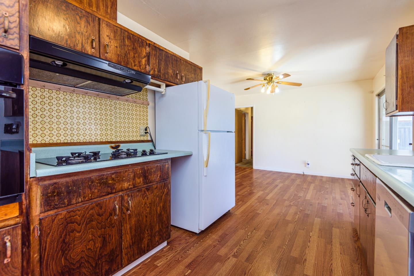 Detail Gallery Image 11 of 19 For 7558 Rainbow Dr, Cupertino,  CA 95014 - 4 Beds | 2 Baths