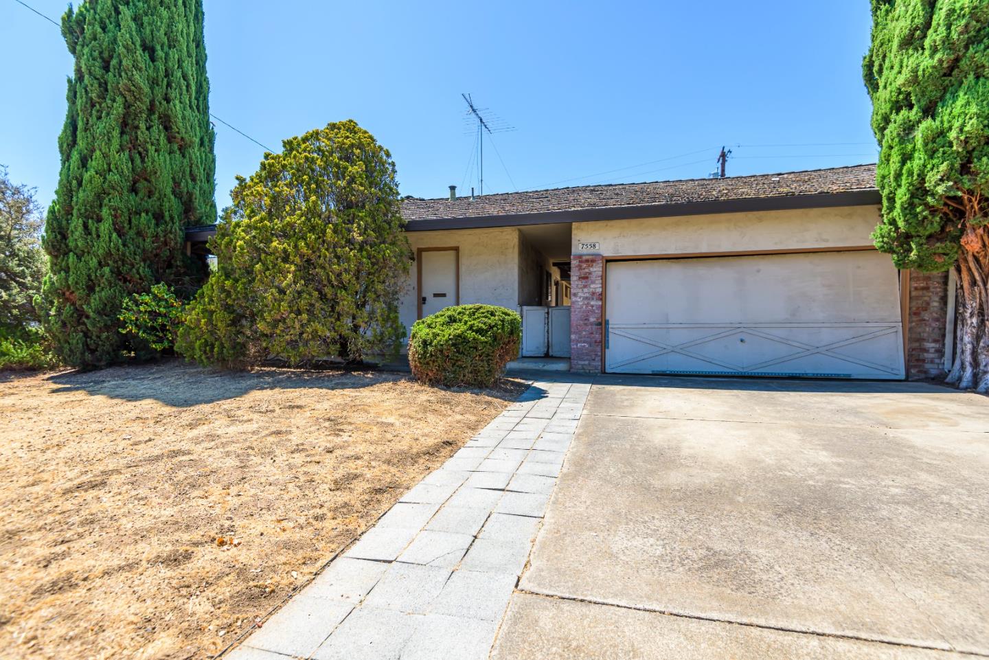 Detail Gallery Image 2 of 19 For 7558 Rainbow Dr, Cupertino,  CA 95014 - 4 Beds | 2 Baths