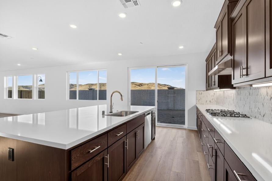 Detail Gallery Image 6 of 14 For 6008 Big Sky Dr, Fairfield,  CA 94533 - 4 Beds | 3 Baths