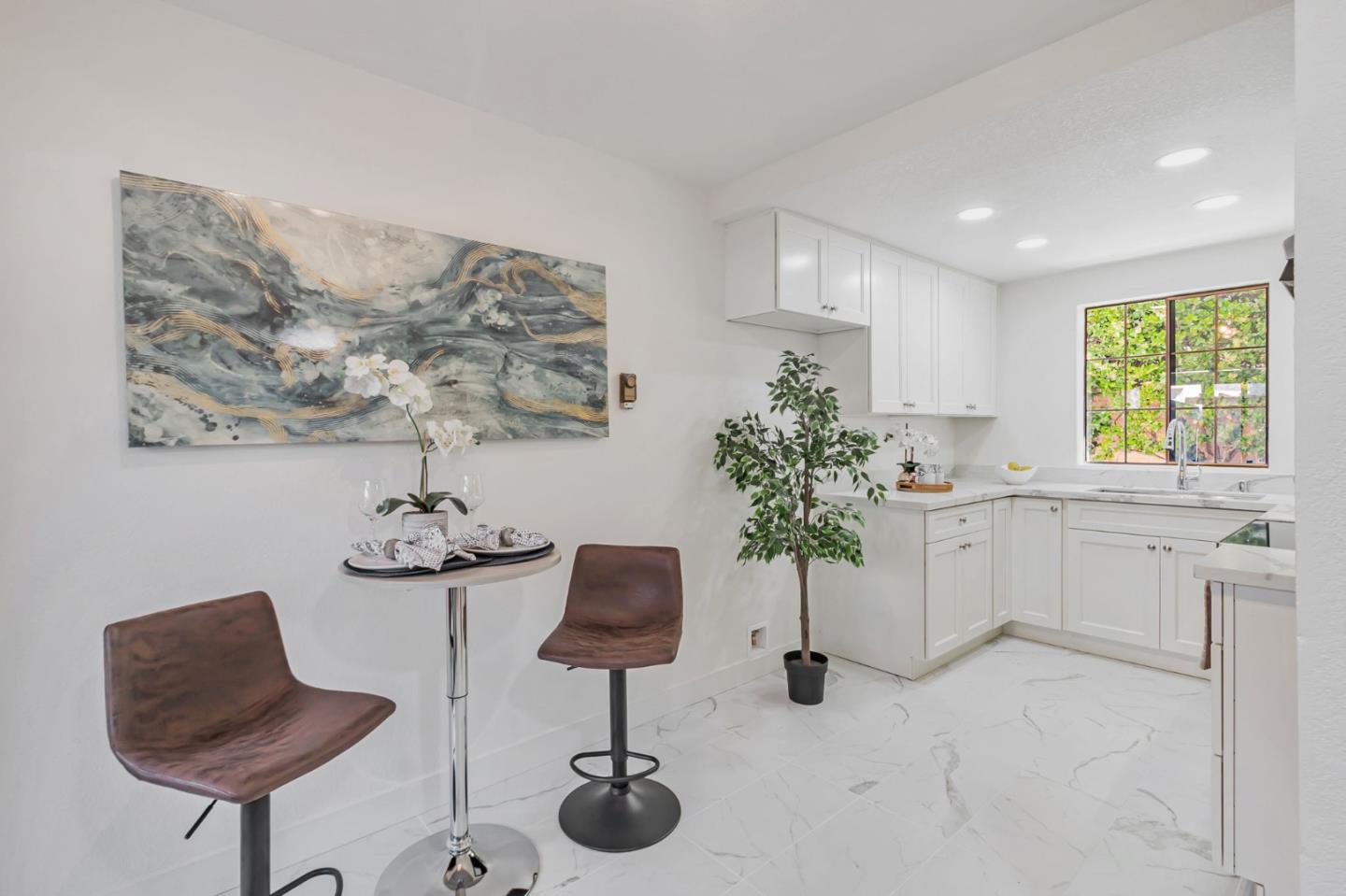 Detail Gallery Image 11 of 29 For 19972 Portal Plz, Cupertino,  CA 95014 - 2 Beds | 2/1 Baths