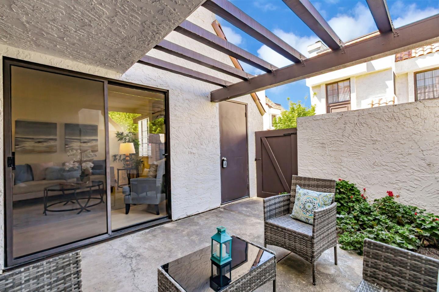 Detail Gallery Image 2 of 29 For 19972 Portal Plz, Cupertino,  CA 95014 - 2 Beds | 2/1 Baths
