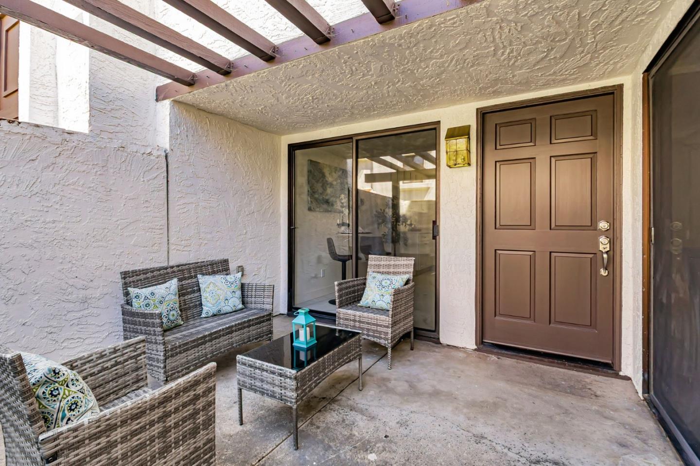 Detail Gallery Image 3 of 29 For 19972 Portal Plz, Cupertino,  CA 95014 - 2 Beds | 2/1 Baths