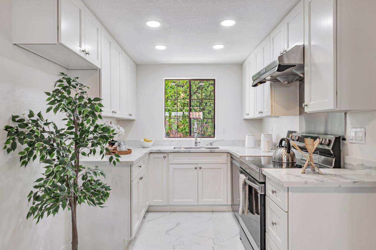 Detail Gallery Image 7 of 29 For 19972 Portal Plz, Cupertino,  CA 95014 - 2 Beds | 2/1 Baths
