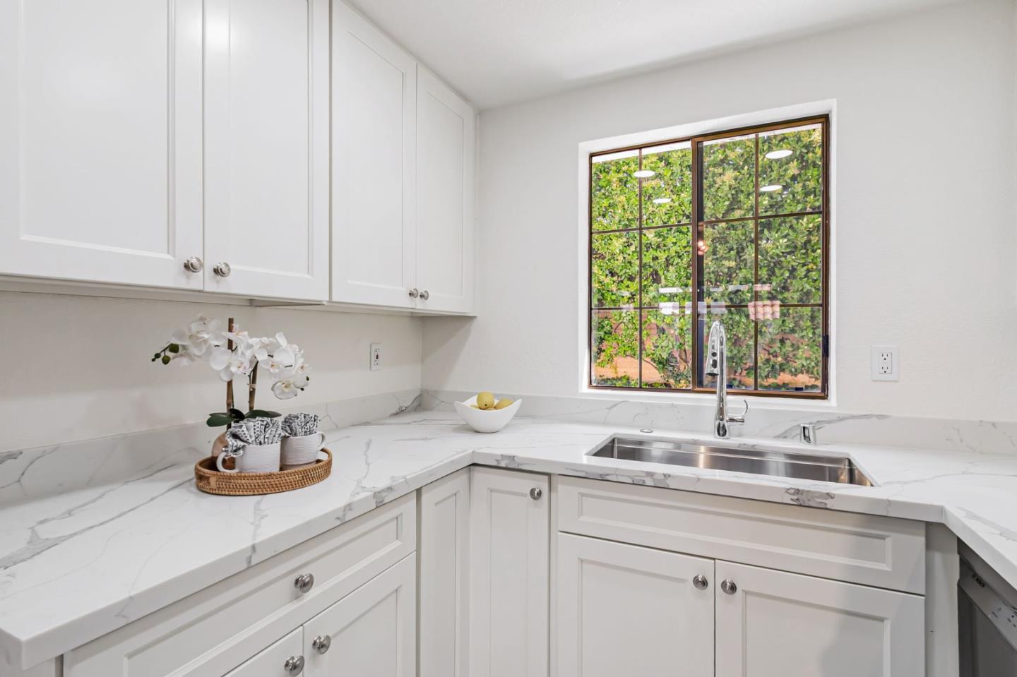 Detail Gallery Image 9 of 29 For 19972 Portal Plz, Cupertino,  CA 95014 - 2 Beds | 2/1 Baths