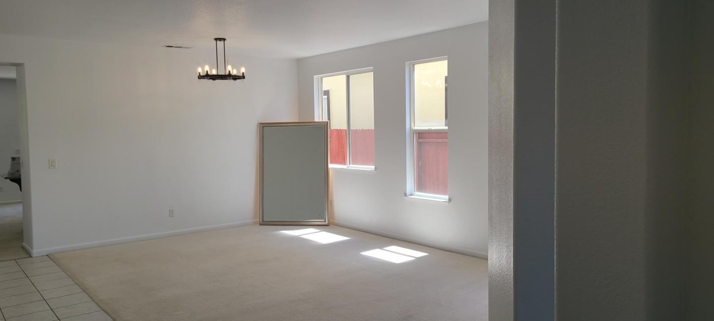 Detail Gallery Image 4 of 15 For 790 Everglades Ln, Tracy,  CA 95377 - 3 Beds | 2/1 Baths