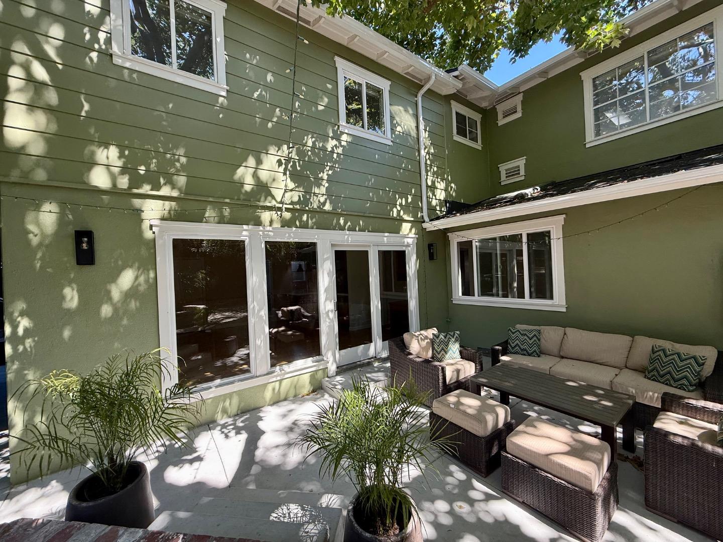 Detail Gallery Image 13 of 22 For 1082 Lupin Way, San Carlos,  CA 94070 - 5 Beds | 3/1 Baths