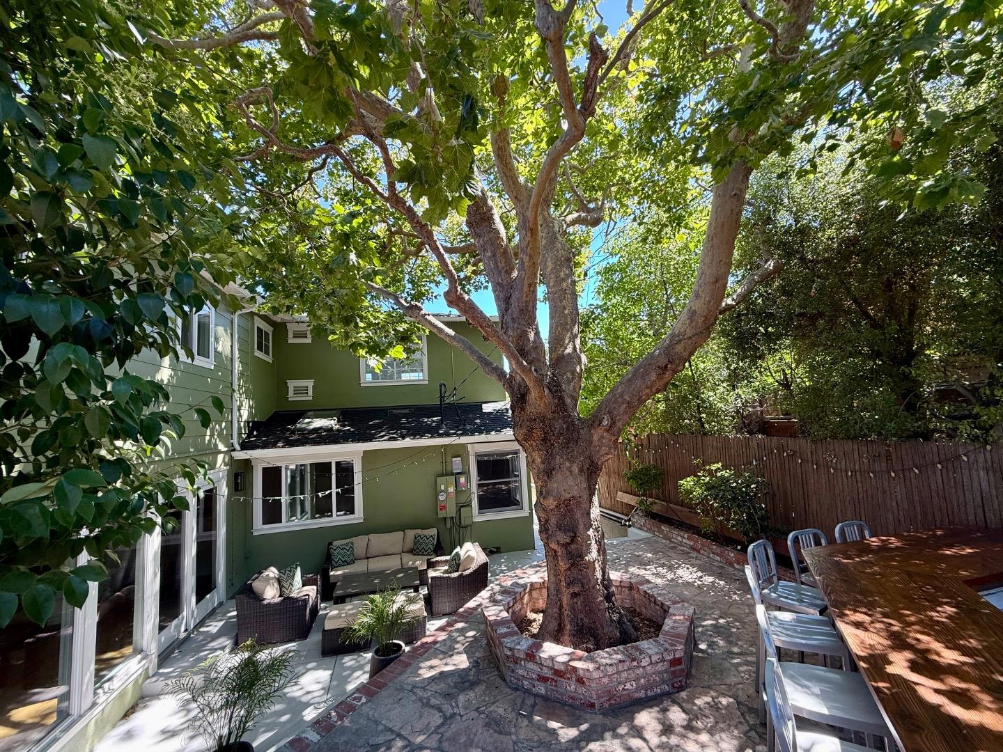 Detail Gallery Image 14 of 22 For 1082 Lupin Way, San Carlos,  CA 94070 - 5 Beds | 3/1 Baths