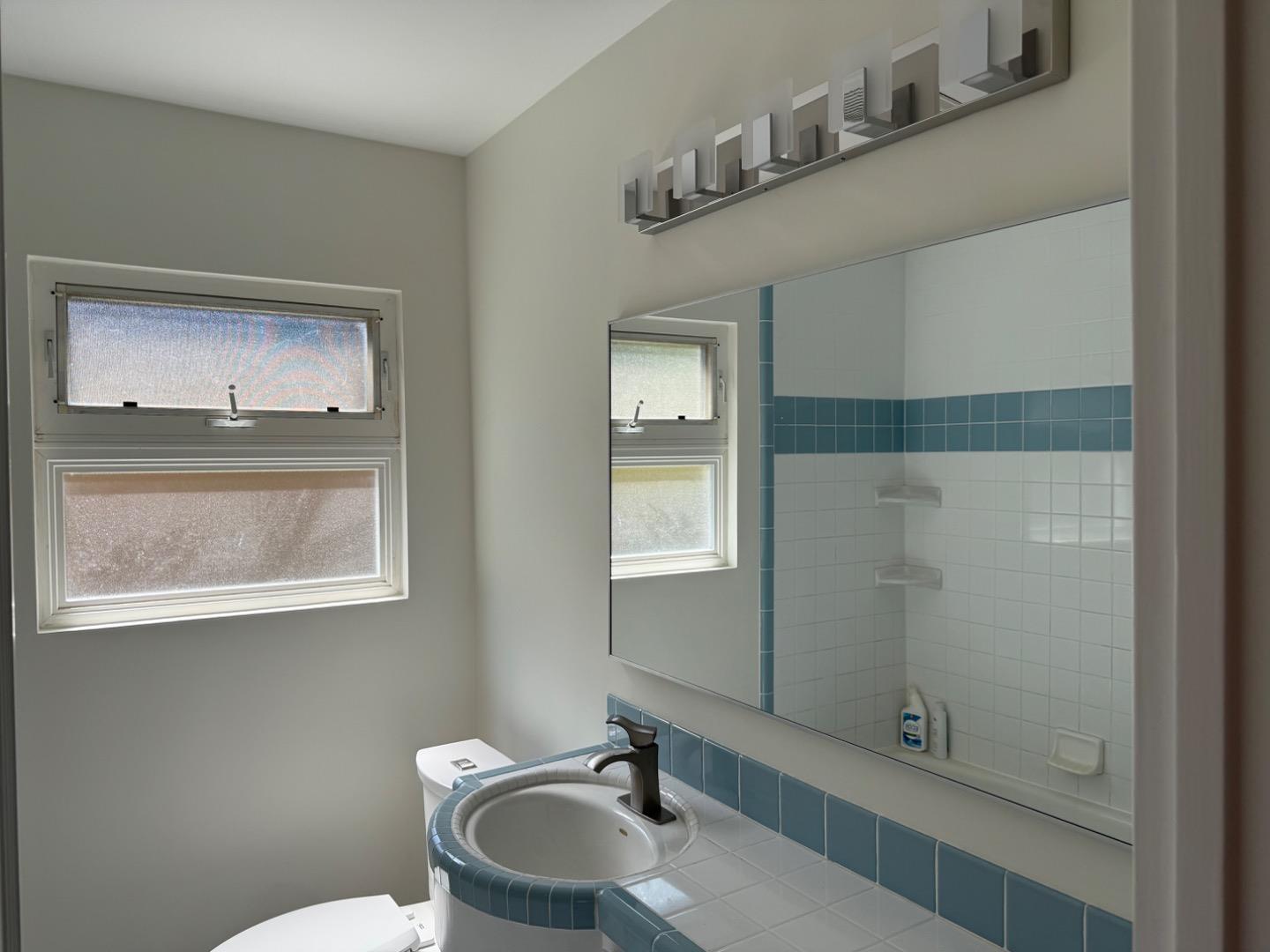 Detail Gallery Image 5 of 22 For 1082 Lupin Way, San Carlos,  CA 94070 - 5 Beds | 3/1 Baths
