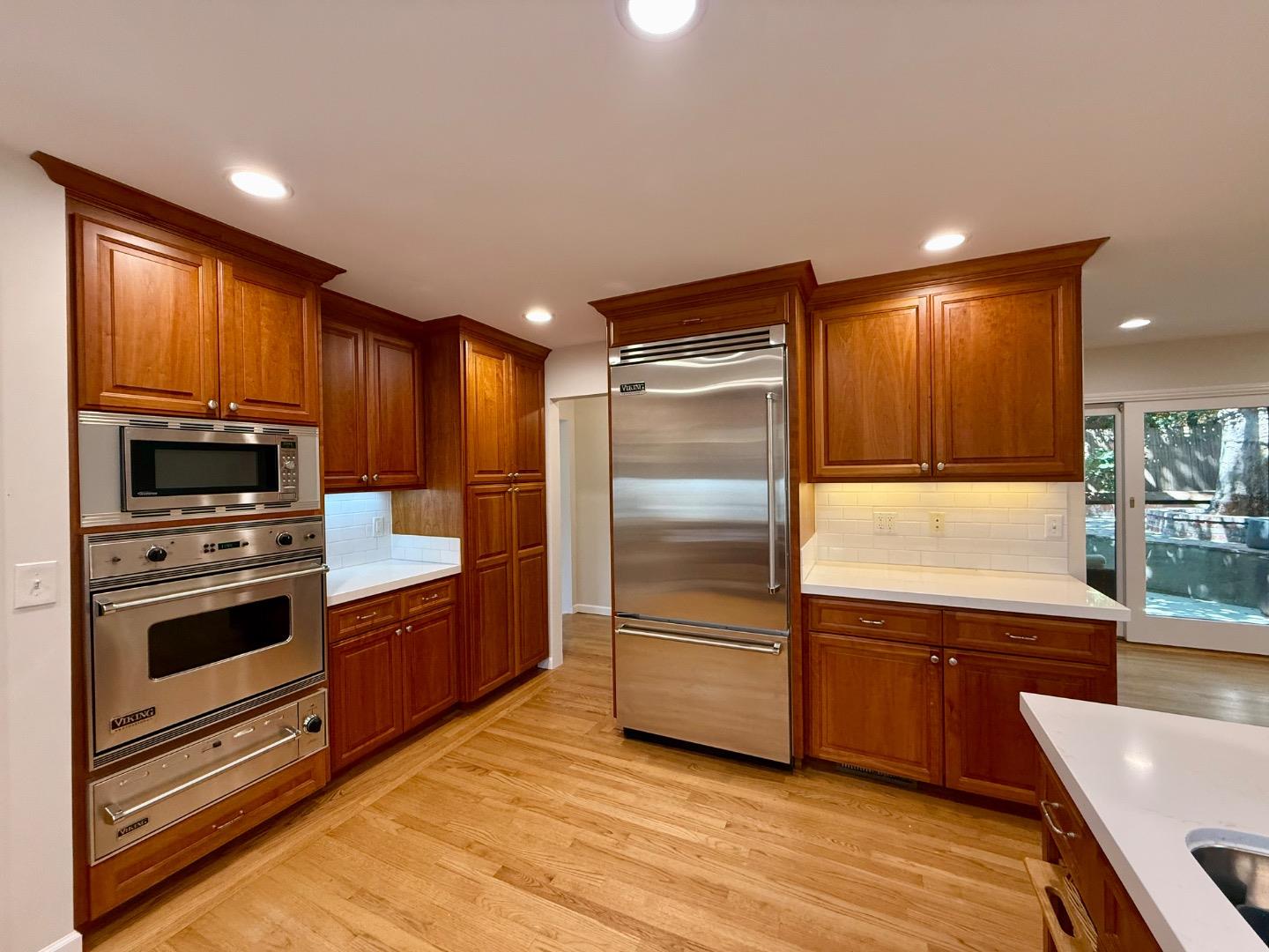 Detail Gallery Image 7 of 22 For 1082 Lupin Way, San Carlos,  CA 94070 - 5 Beds | 3/1 Baths