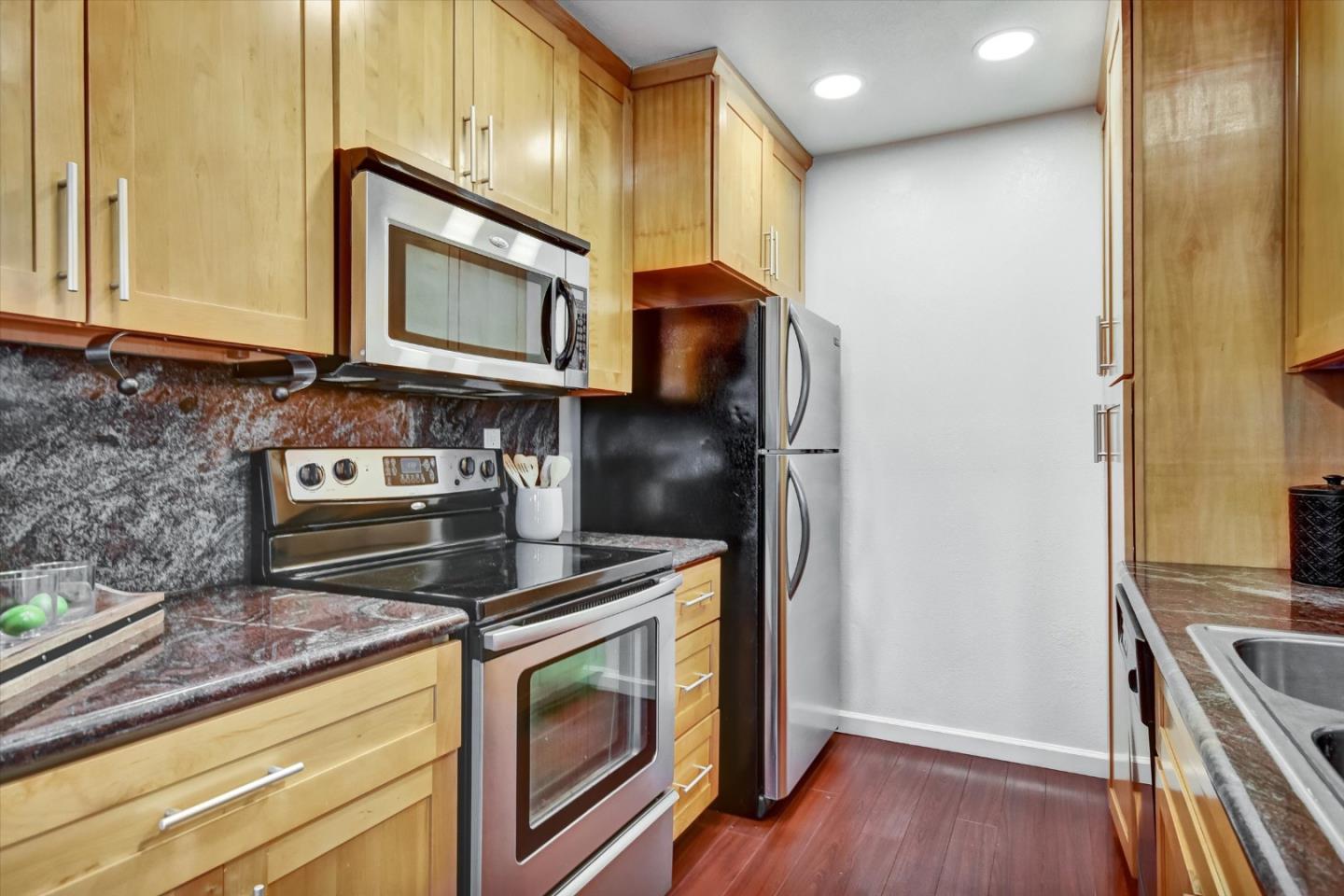 Detail Gallery Image 16 of 48 For 1129 Foxchase Dr, San Jose,  CA 95123 - 2 Beds | 2 Baths