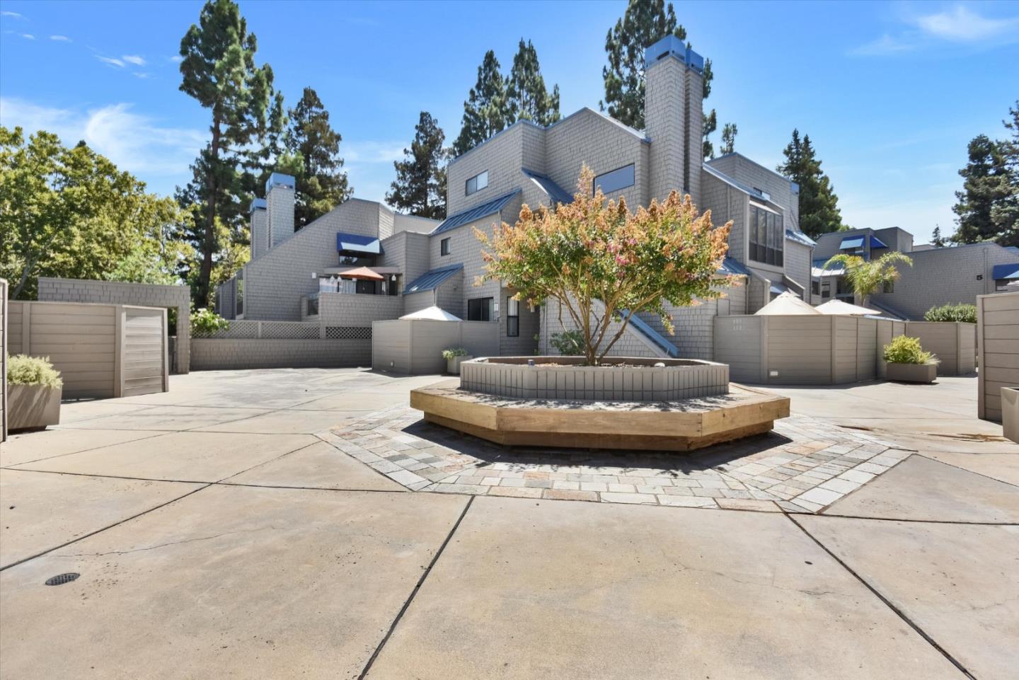 Detail Gallery Image 2 of 48 For 1129 Foxchase Dr, San Jose,  CA 95123 - 2 Beds | 2 Baths