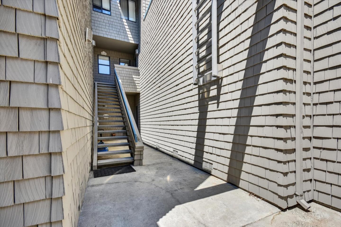 Detail Gallery Image 3 of 48 For 1129 Foxchase Dr, San Jose,  CA 95123 - 2 Beds | 2 Baths