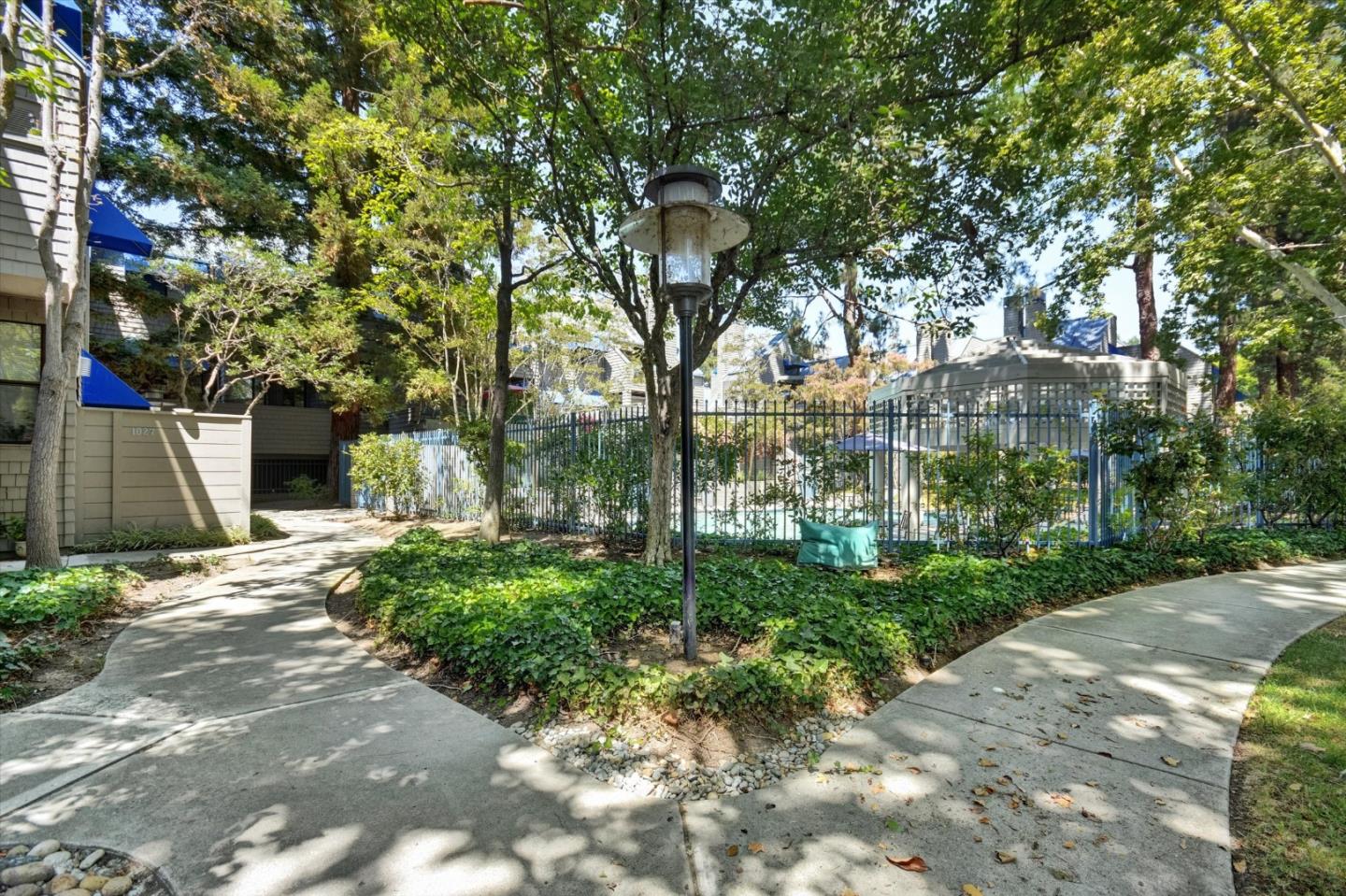 Detail Gallery Image 41 of 48 For 1129 Foxchase Dr, San Jose,  CA 95123 - 2 Beds | 2 Baths