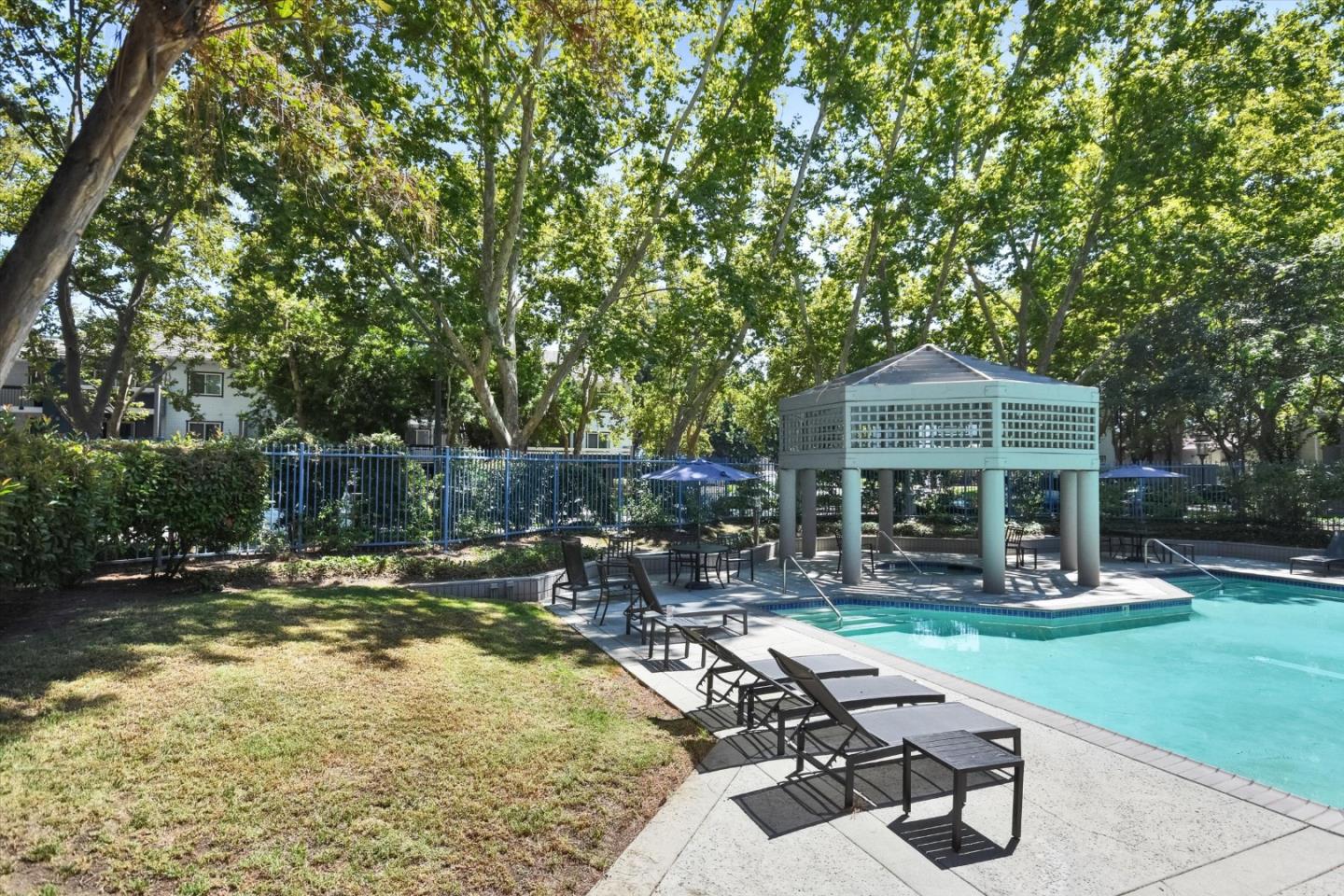Detail Gallery Image 42 of 48 For 1129 Foxchase Dr, San Jose,  CA 95123 - 2 Beds | 2 Baths