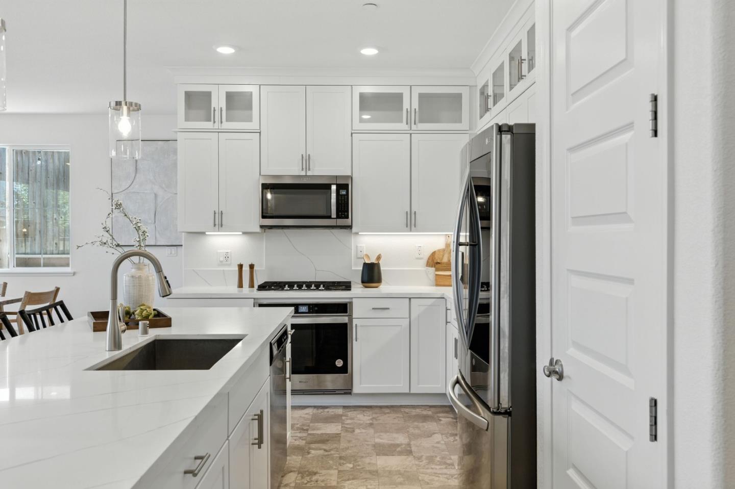 Detail Gallery Image 8 of 41 For 1555 Sawana Way, Gilroy,  CA 95020 - 3 Beds | 2 Baths