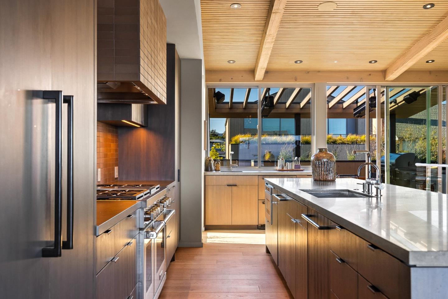 Detail Gallery Image 25 of 90 For 1122 W Cliff Dr, Santa Cruz,  CA 95060 - 4 Beds | 4/1 Baths